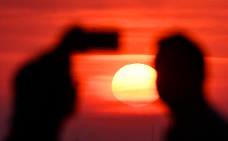 Avrupada hava kaosu Bir yanda 40 derece, diğer yanda sel felaketi
