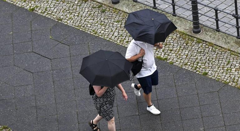 Avrupada hava kaosu Bir yanda 40 derece, diğer yanda sel felaketi