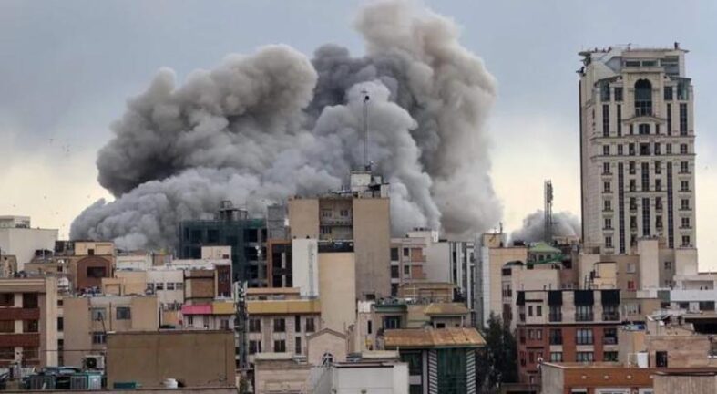 İran'da şiddetli patlama sesleri! 5 farklı noktadan duyuldu