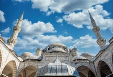 Rüyada Ezan Sesi Duymak Ne Anlama Gelir? Rüyada Ezan Dinlemek Nasıl Yorumlanır?